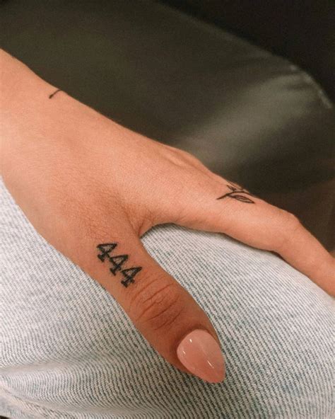 o que significa 444 tatuagem